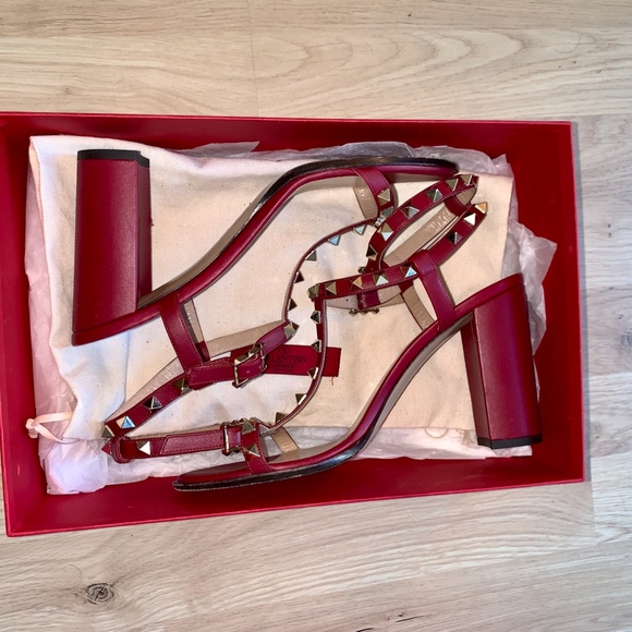 Magenta Rockstud Valentino Heels - Picture 5 of 8